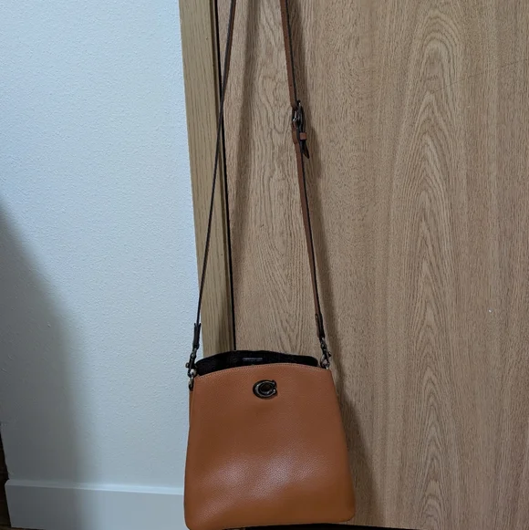 Coach Willow Leather Bucket Bag, Orange. Great For Casual Life. - Picture 2 of 4